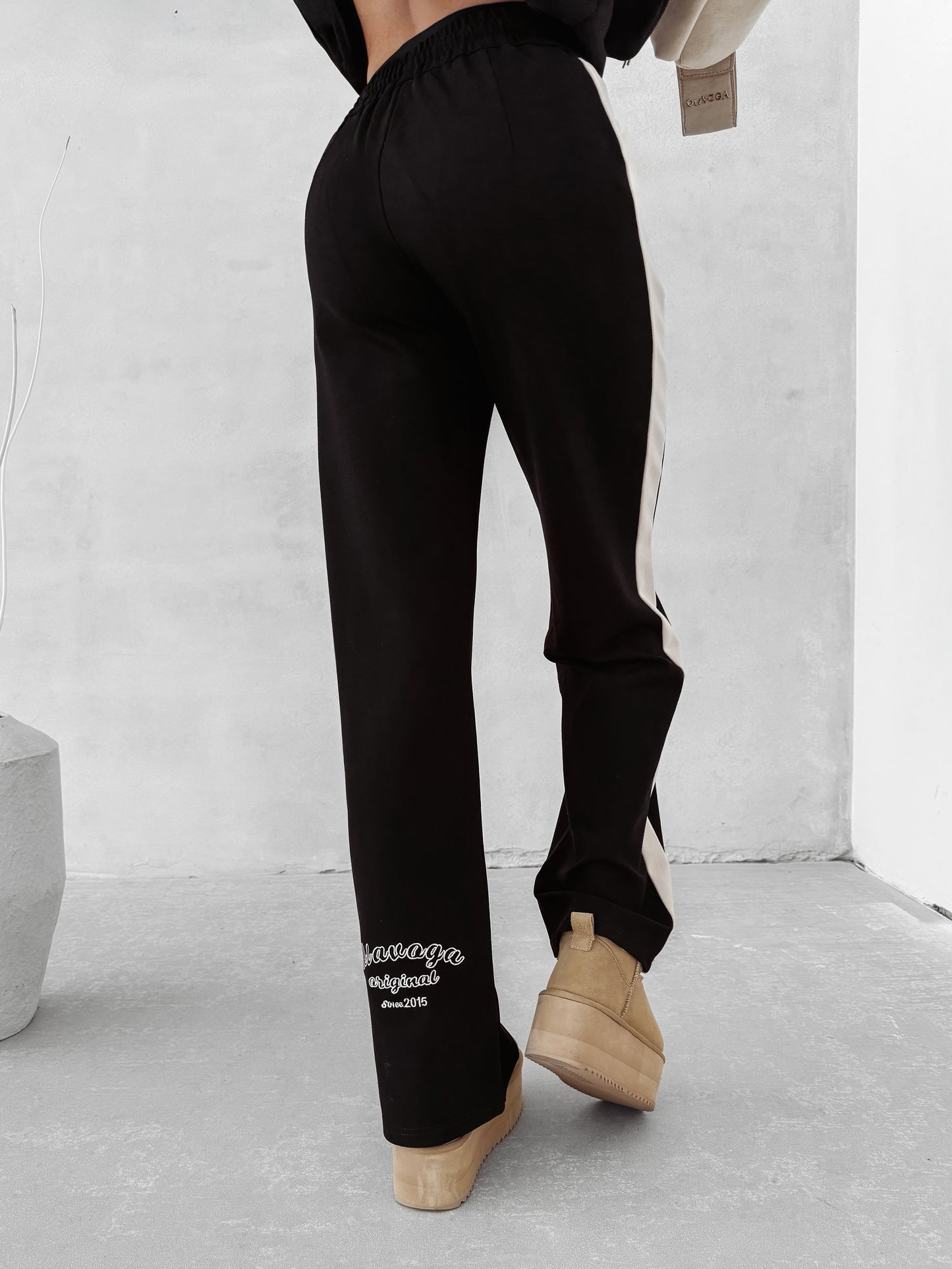 OLAVOGA Trousers Unique 2025