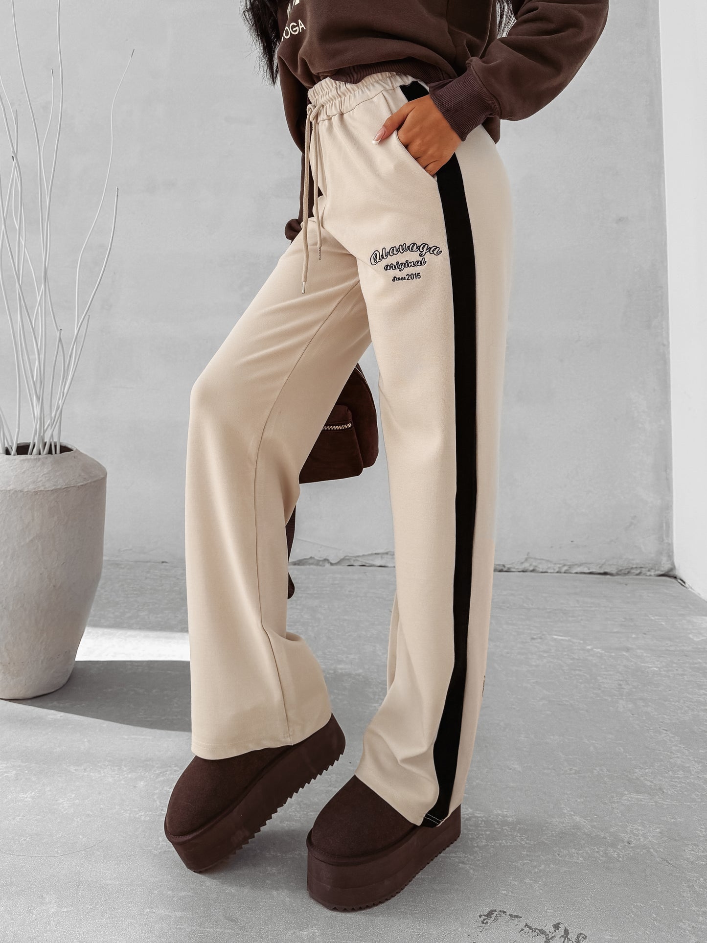 OLAVOGA Trousers Unique 2025