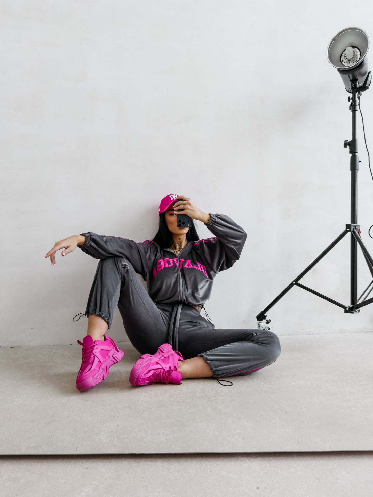 OLAVOGA set AVONI 2026