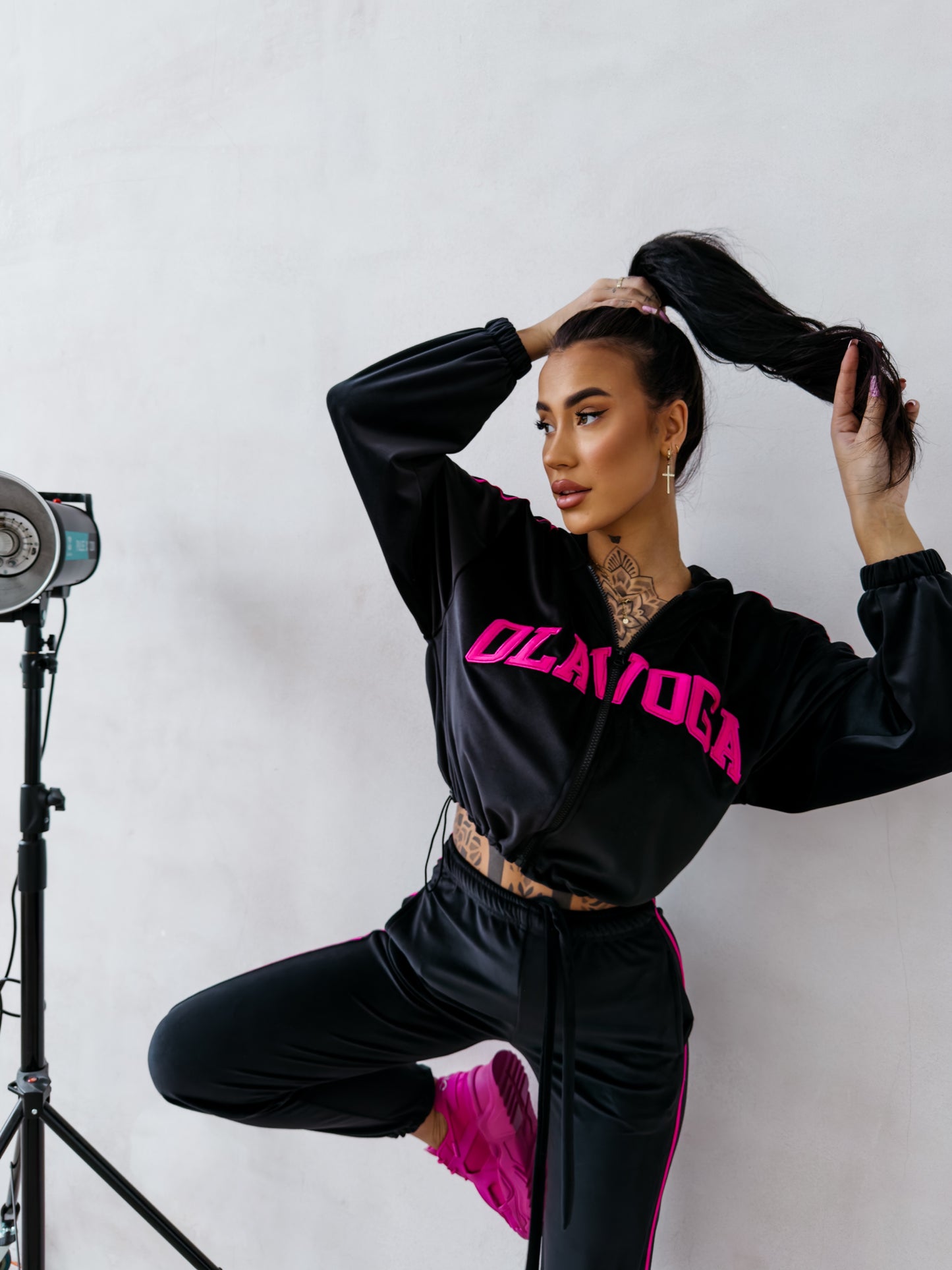 OLAVOGA set AVONI 2026