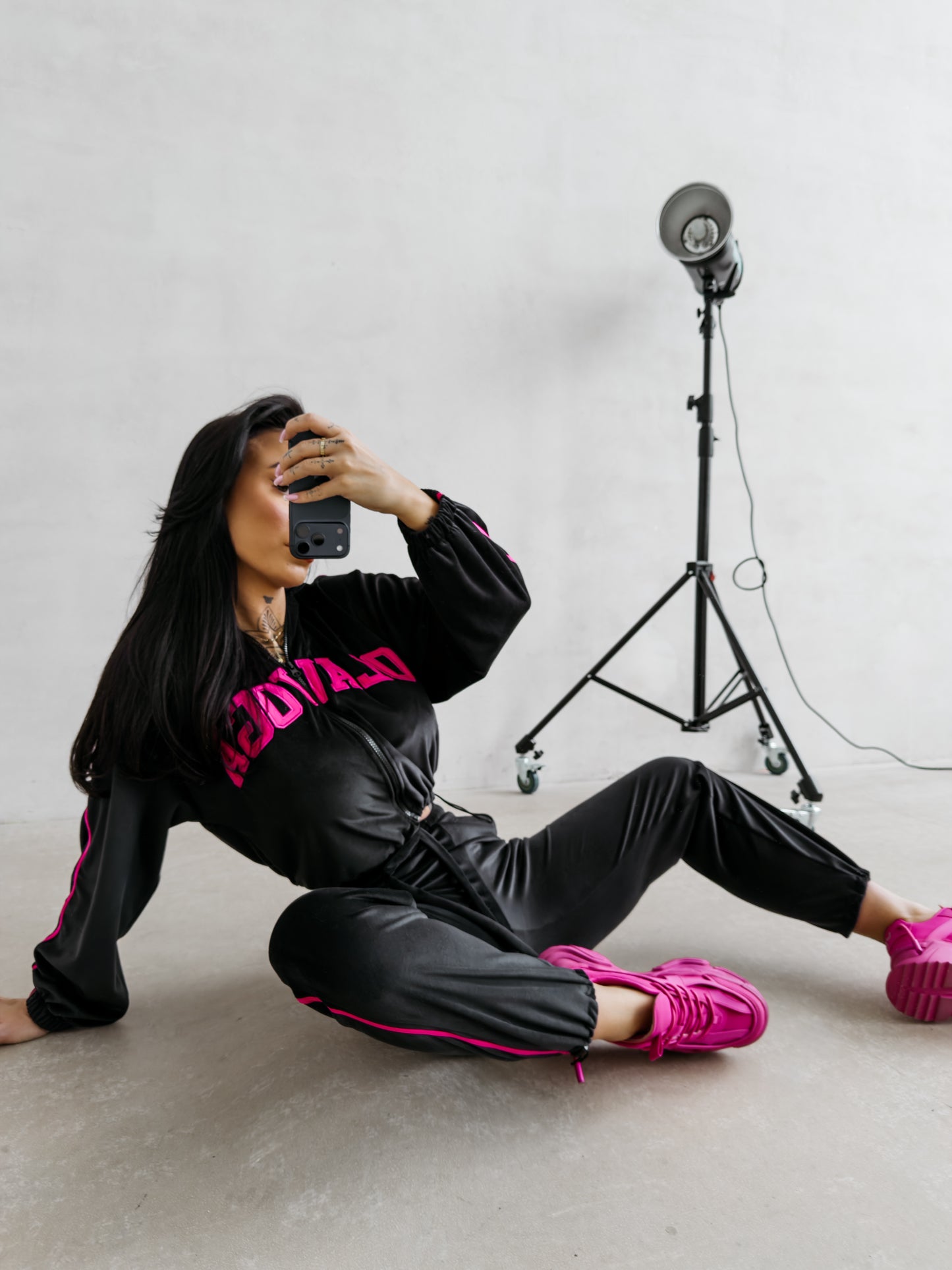 OLAVOGA set AVONI 2026