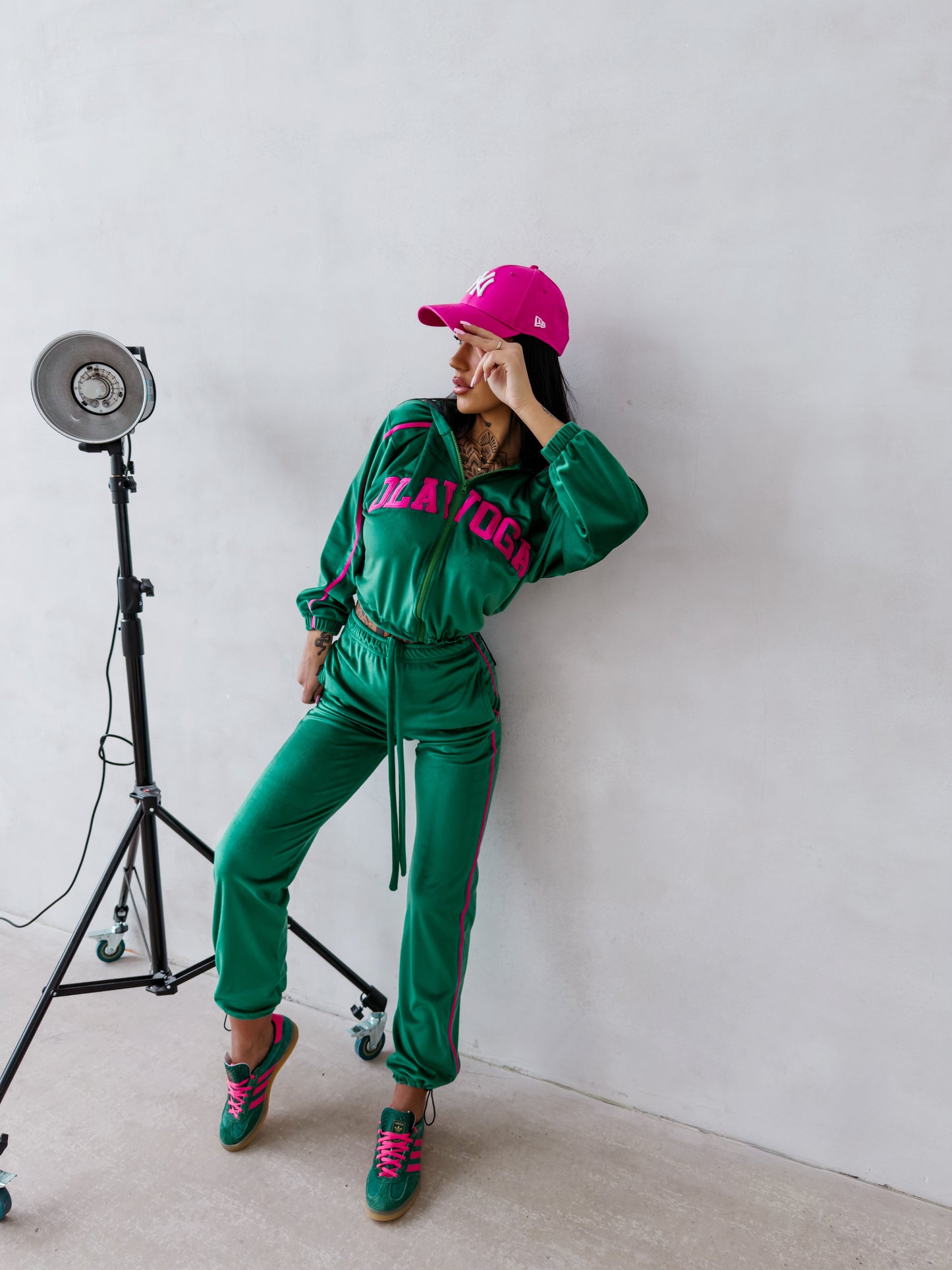 OLAVOGA set AVONI 2026