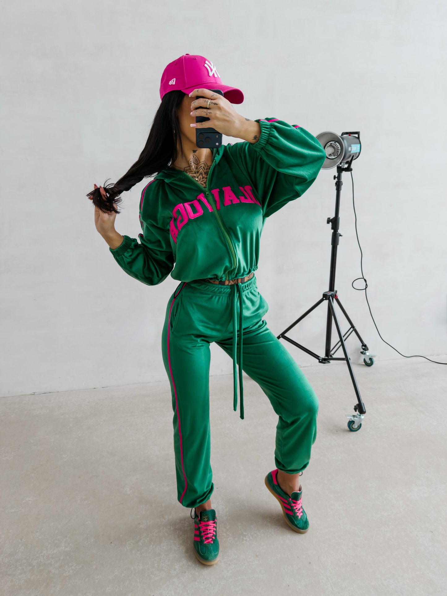 OLAVOGA set AVONI 2026