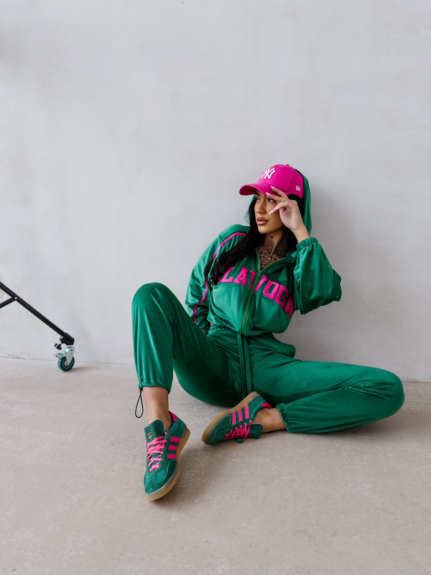 OLAVOGA set AVONI 2026