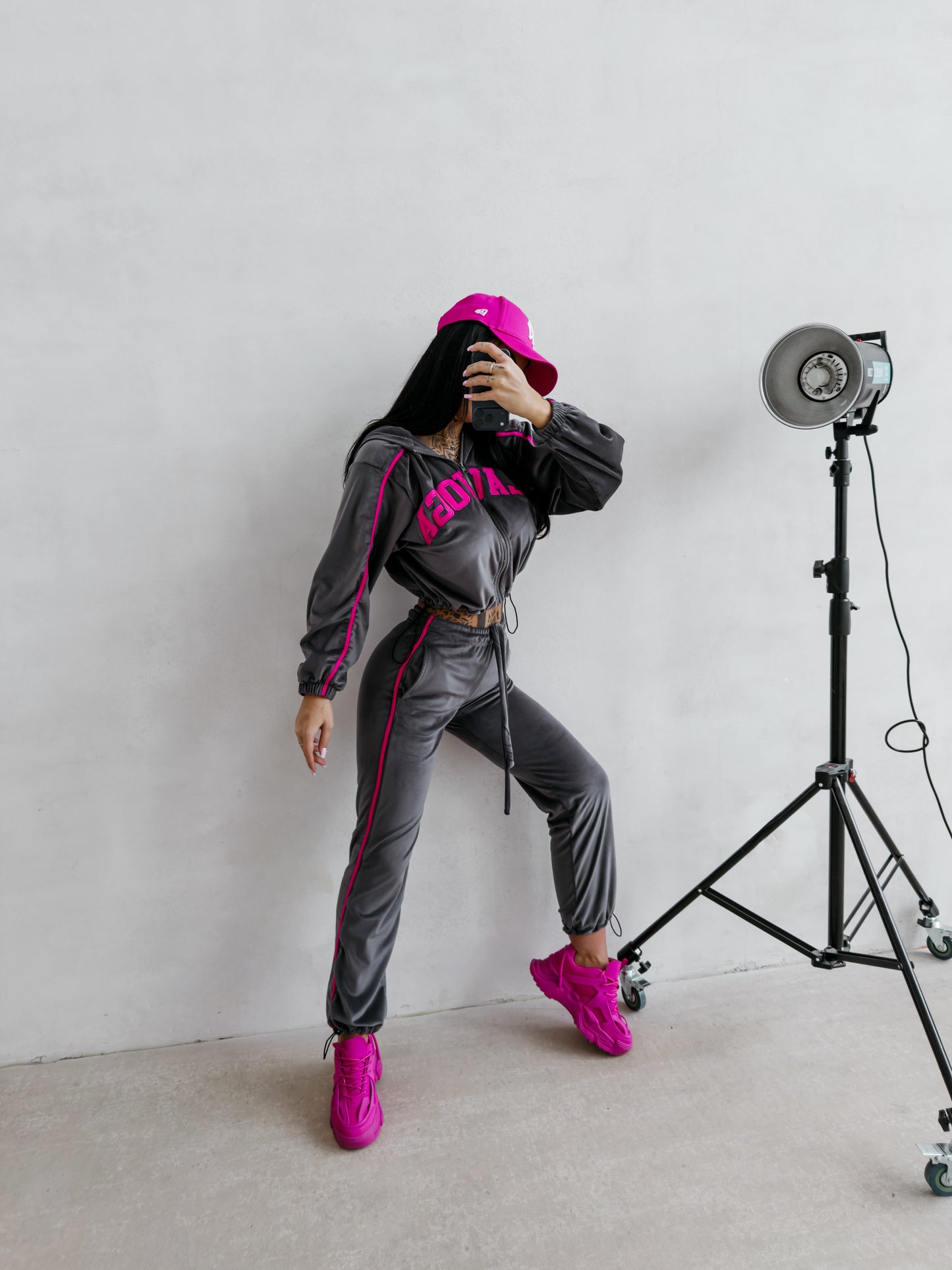 OLAVOGA set AVONI 2026