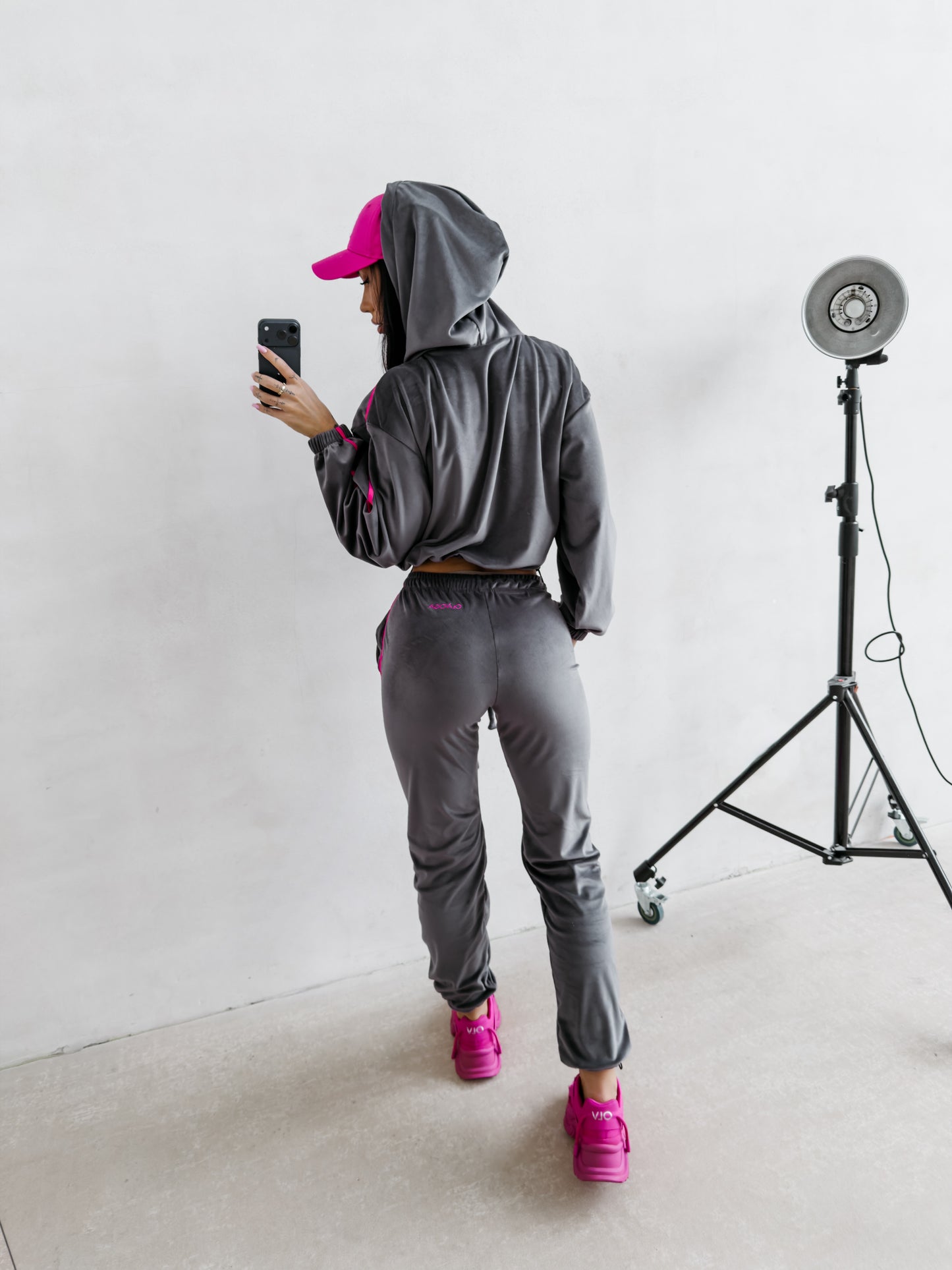 OLAVOGA set AVONI 2026