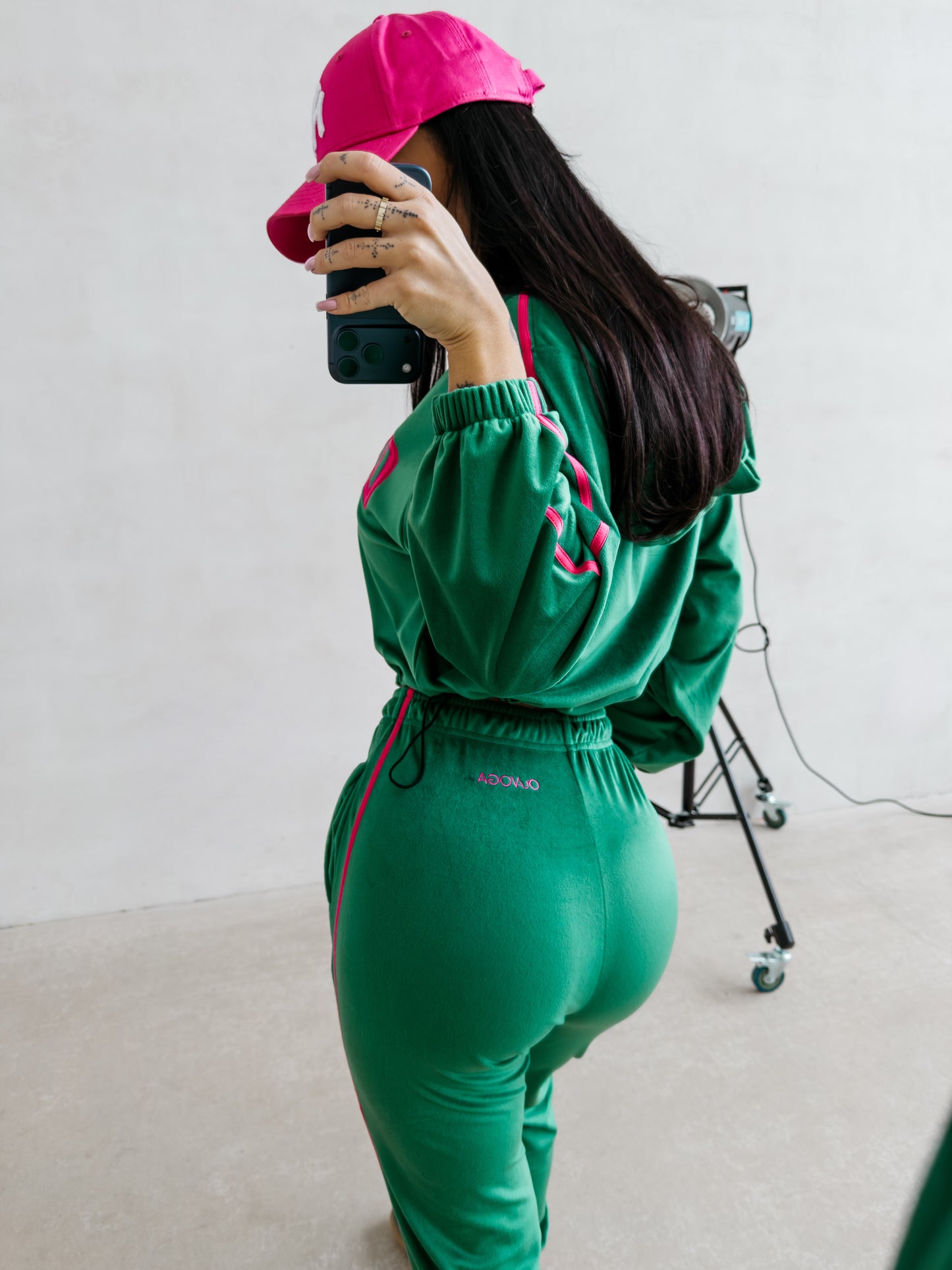 OLAVOGA set AVONI 2026