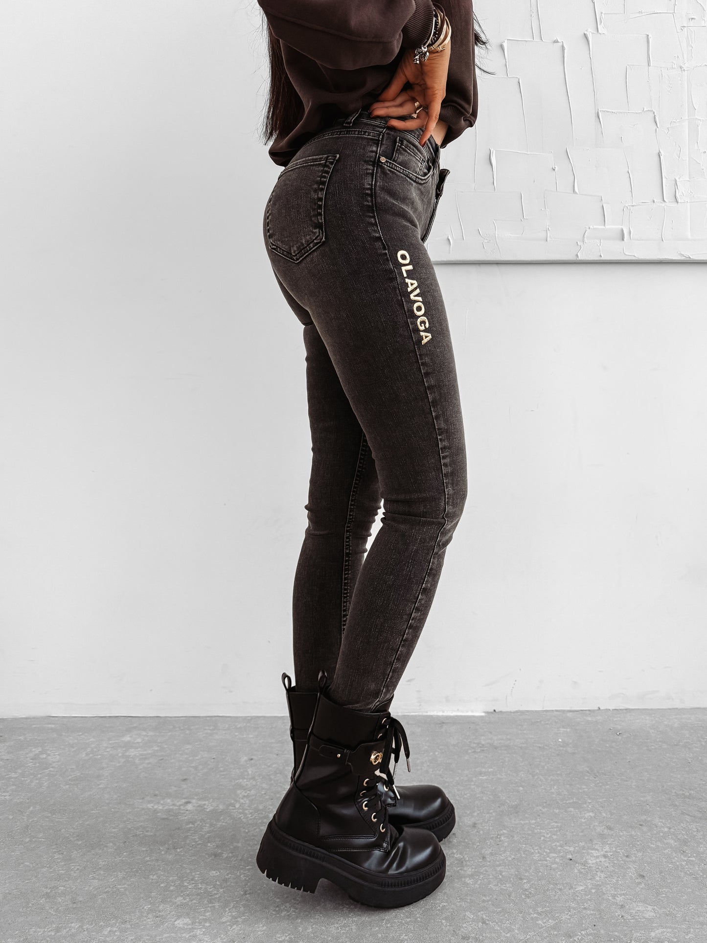 OLAVOGA Trousers NOON 2025